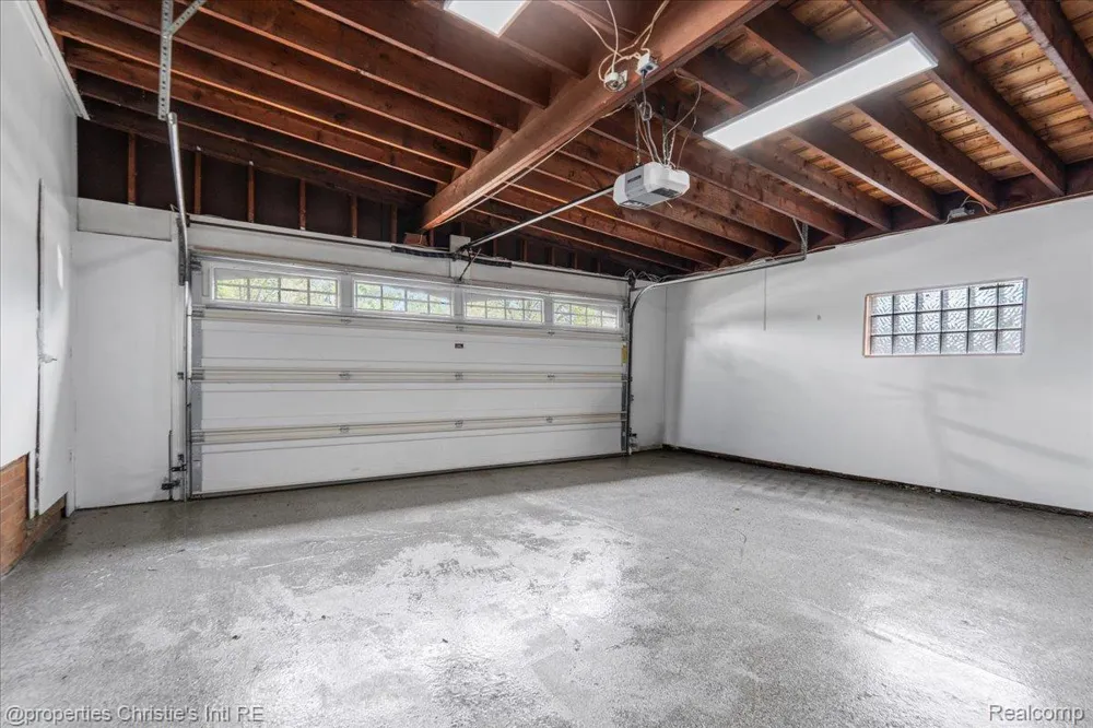 14400 Oak Park Boulevard Oak Park City, MI 48237