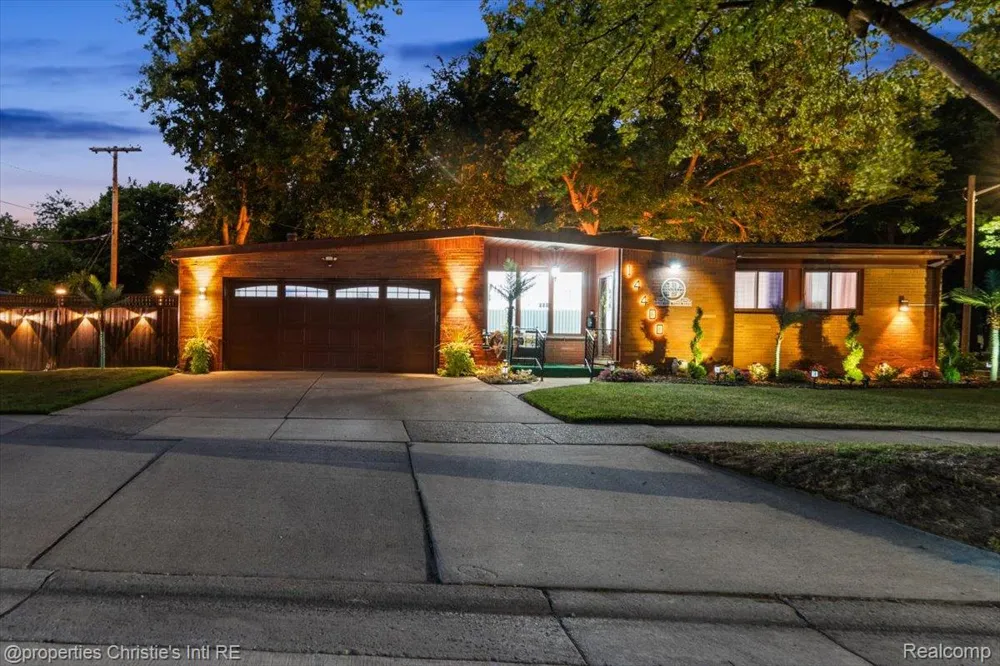 14400 Oak Park Boulevard Oak Park City, MI 48237