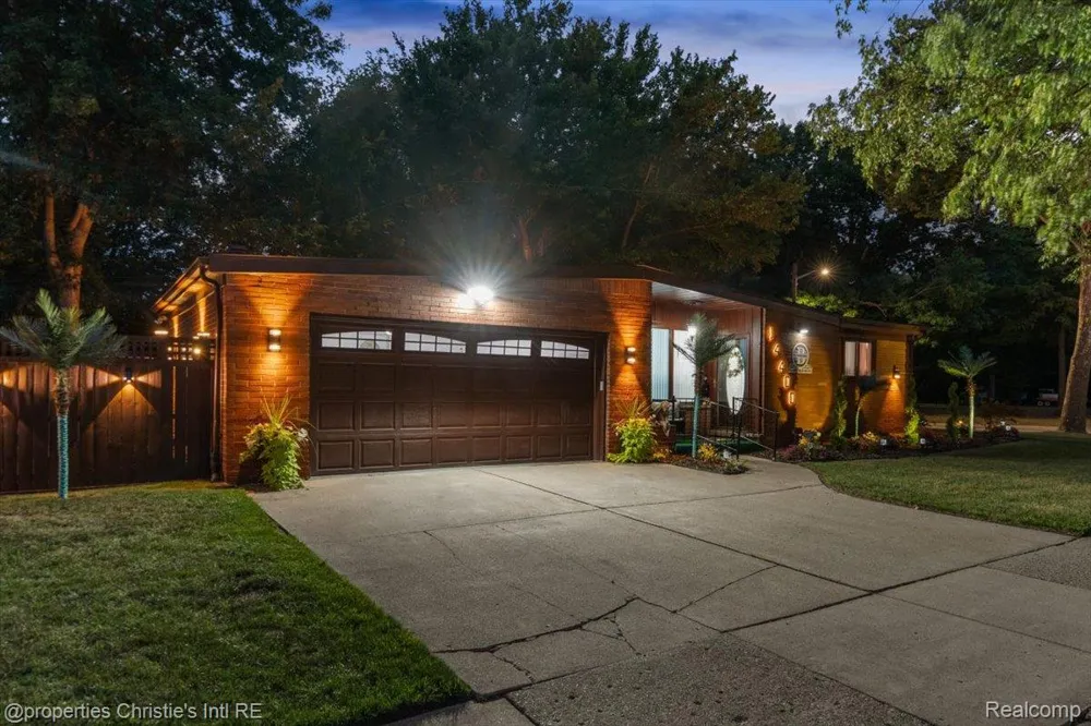 14400 Oak Park Boulevard Oak Park City, MI 48237
