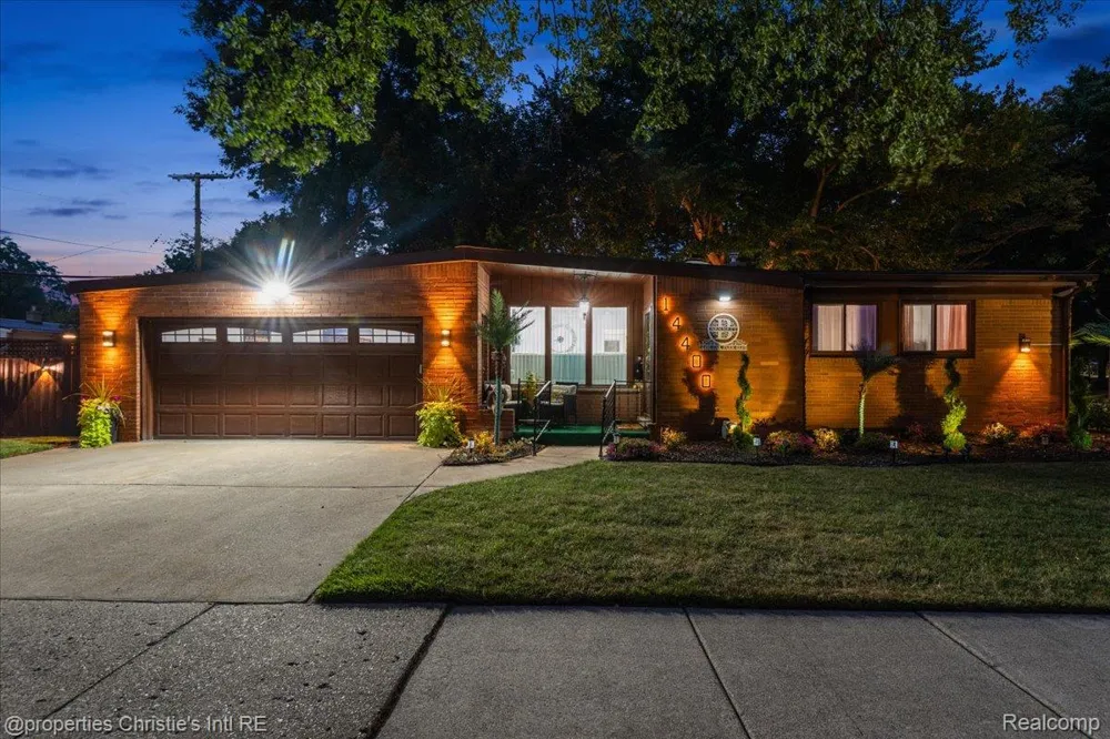 14400 Oak Park Boulevard Oak Park City, MI 48237