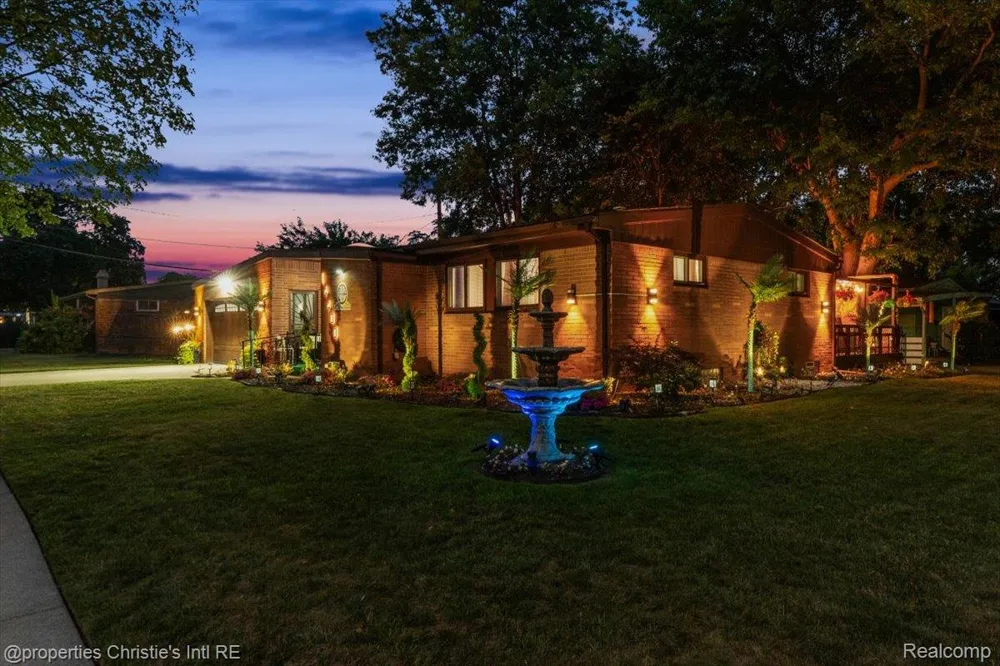 14400 Oak Park Boulevard Oak Park City, MI 48237