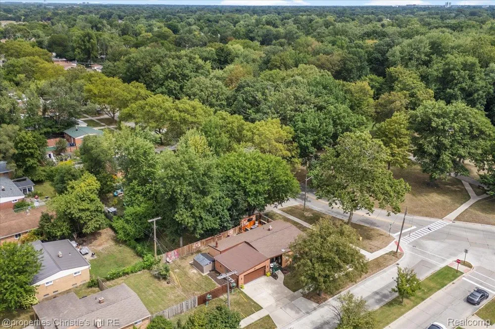 14400 Oak Park Boulevard Oak Park City, MI 48237