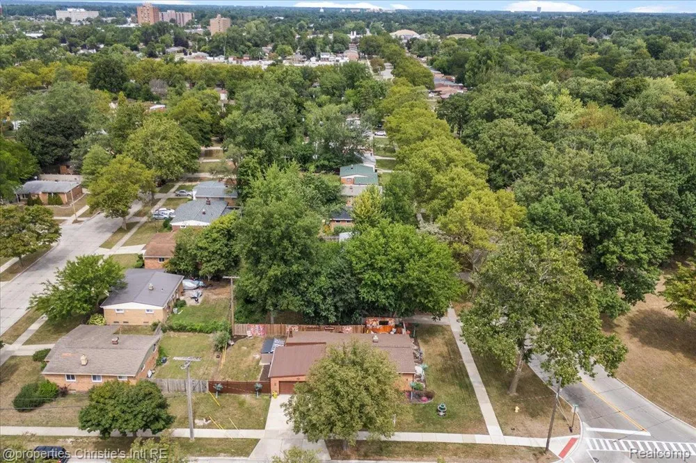 14400 Oak Park Boulevard Oak Park City, MI 48237