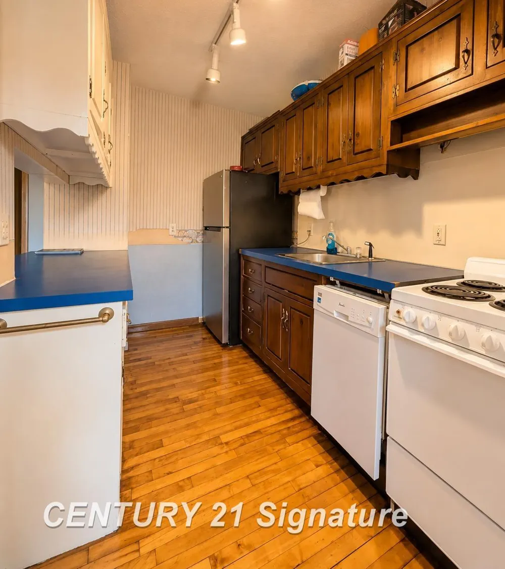 1608 Oakley Street Saginaw City, MI 48602