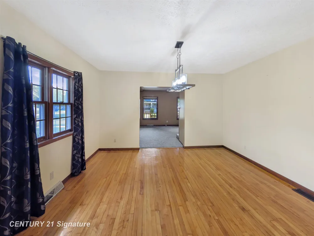 1608 Oakley Street Saginaw City, MI 48602