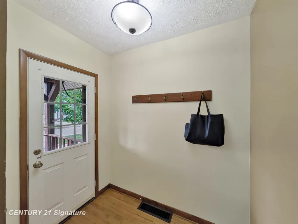 1608 Oakley Street Saginaw City, MI 48602