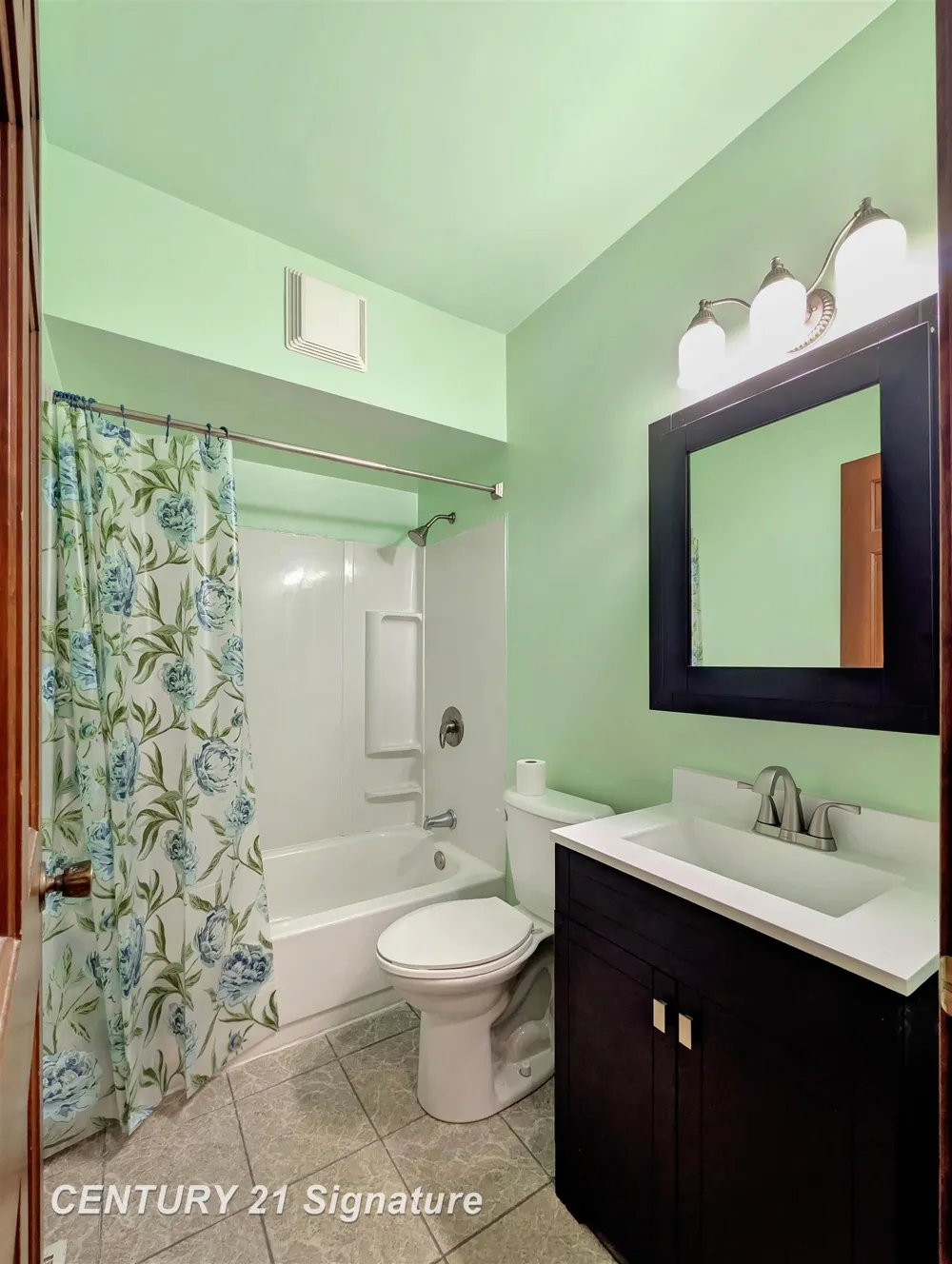 1608 Oakley Street Saginaw City, MI 48602
