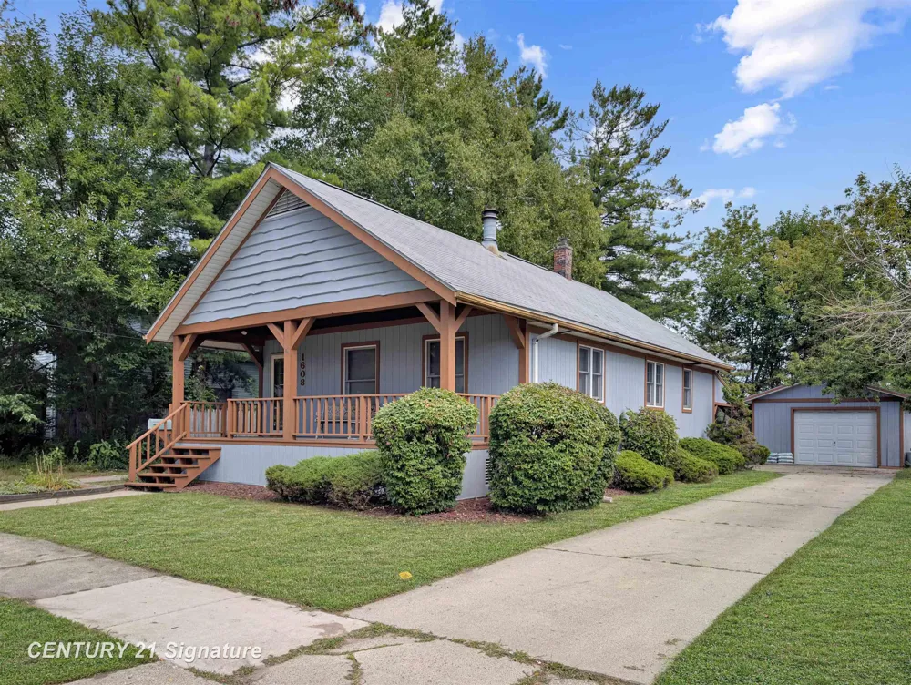 1608 Oakley Street Saginaw City, MI 48602