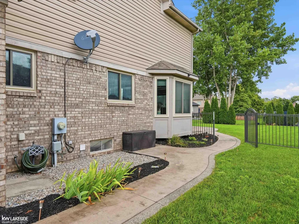 50494 Commons Drive Macomb Township, MI 48042