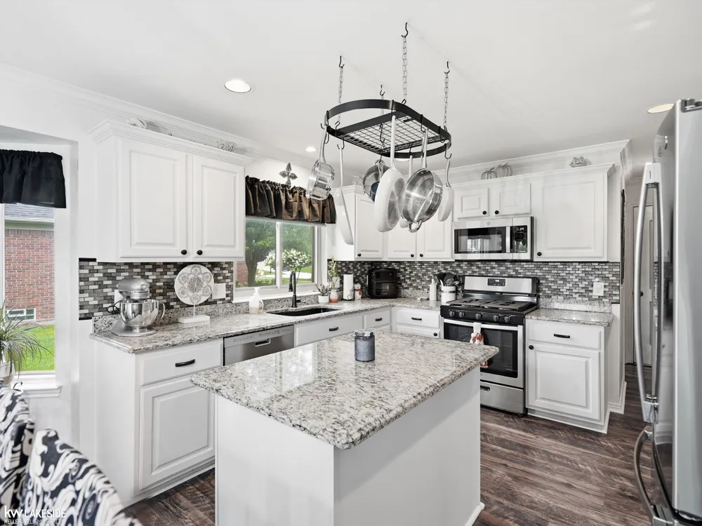 50494 Commons Drive Macomb Township, MI 48042