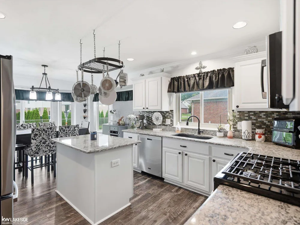 50494 Commons Drive Macomb Township, MI 48042