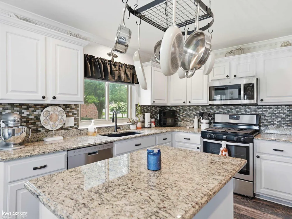 50494 Commons Drive Macomb Township, MI 48042
