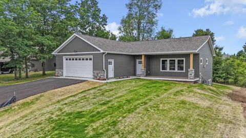 1376 Nightingale Lane