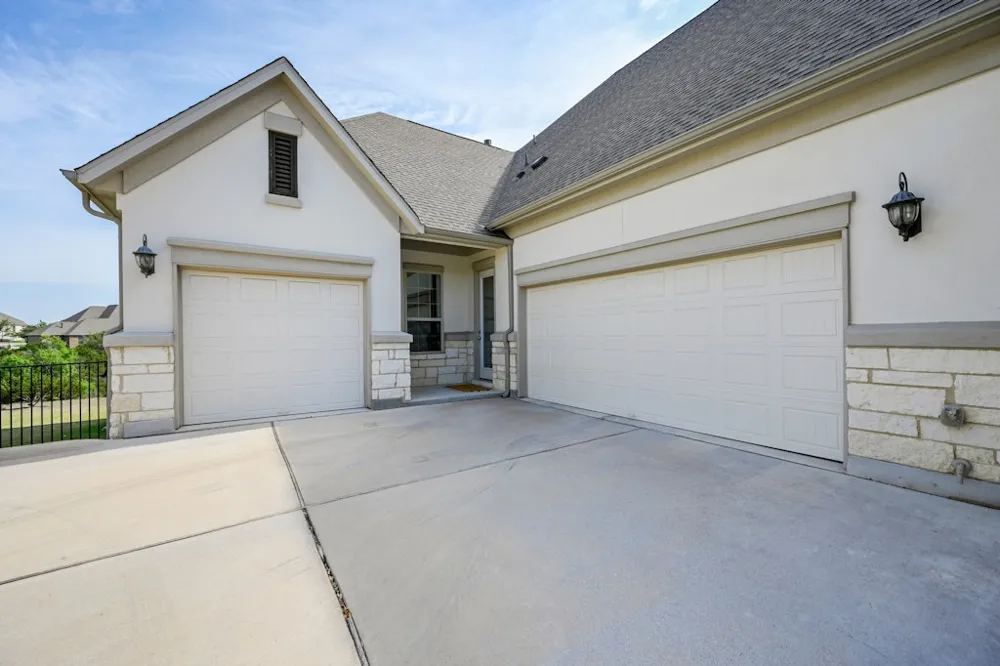 17316 Avion Drive Dripping Springs, TX 78620