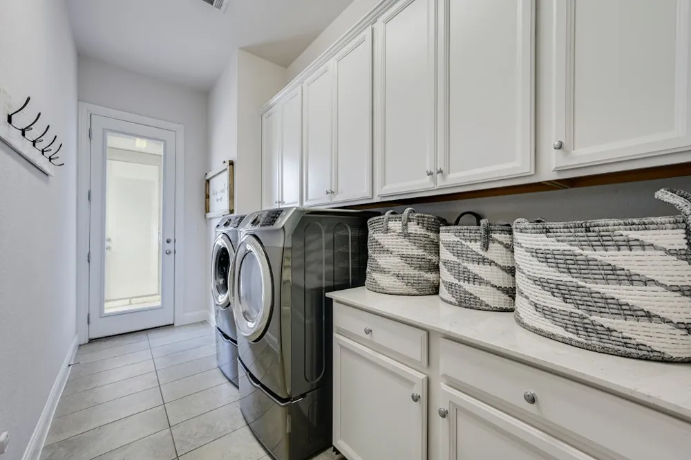17316 Avion Drive Dripping Springs, TX 78620