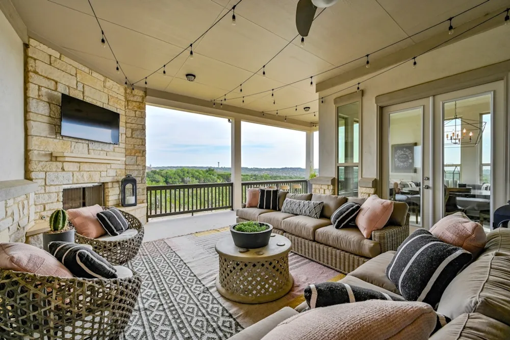17316 Avion Drive Dripping Springs, TX 78620