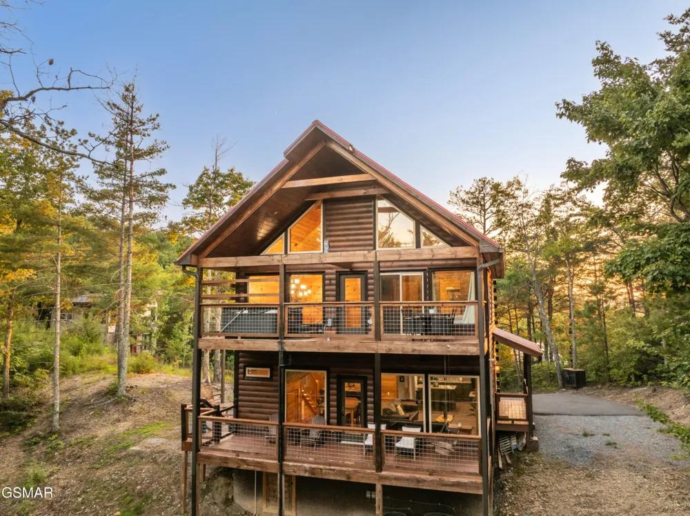113 Little Round Top Ln. Sevierville, TN 37876