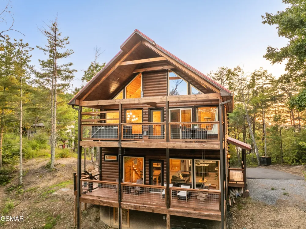 113 Little Round Top Ln. Sevierville, TN 37876