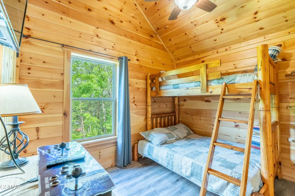 113 Little Round Top Ln. Sevierville, TN 37876