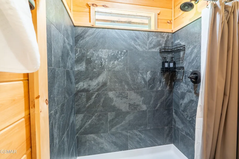 113 Little Round Top Ln. Sevierville, TN 37876
