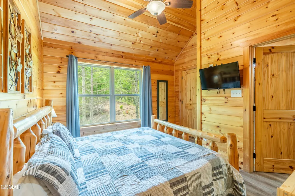 113 Little Round Top Ln. Sevierville, TN 37876