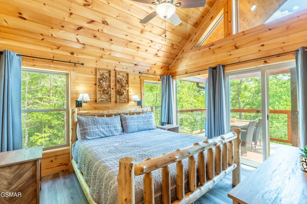 113 Little Round Top Ln. Sevierville, TN 37876