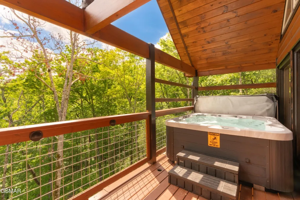 113 Little Round Top Ln. Sevierville, TN 37876