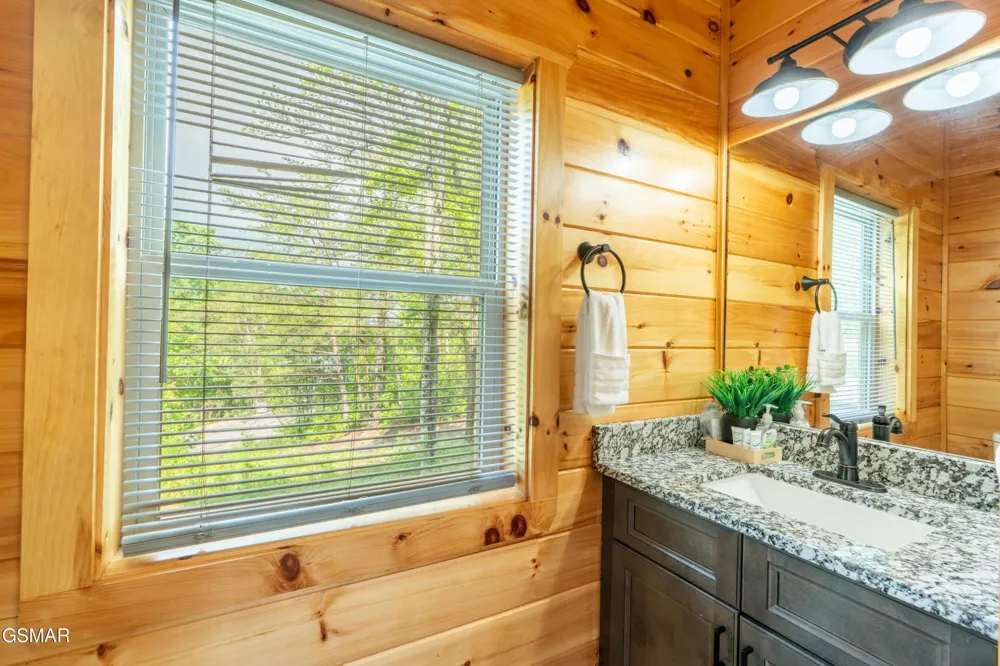 113 Little Round Top Ln. Sevierville, TN 37876