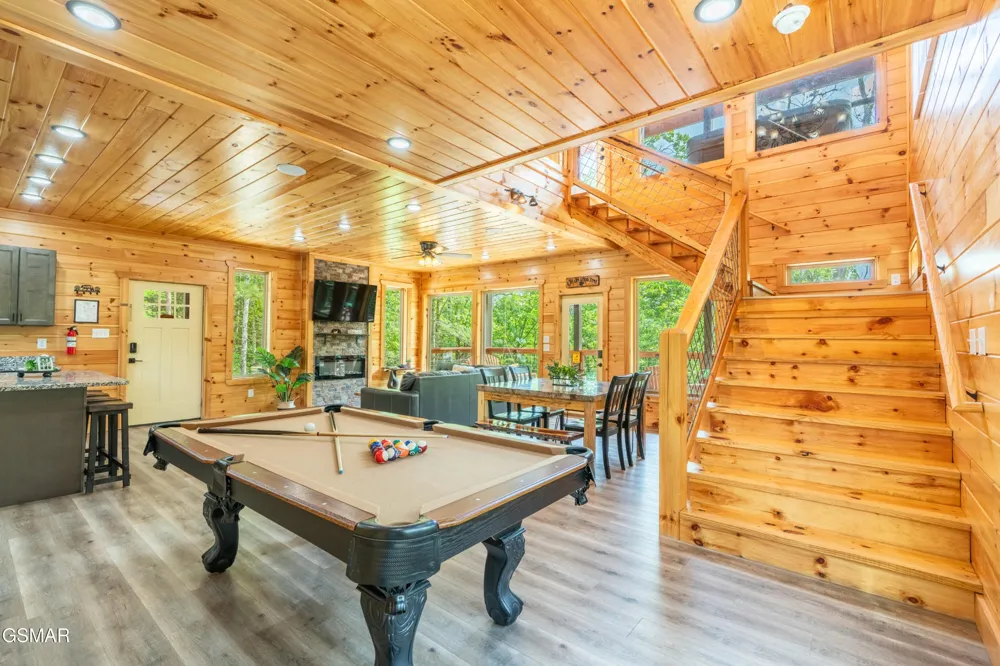 113 Little Round Top Ln. Sevierville, TN 37876