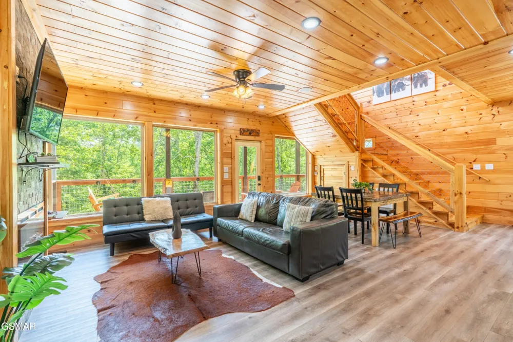 113 Little Round Top Ln. Sevierville, TN 37876