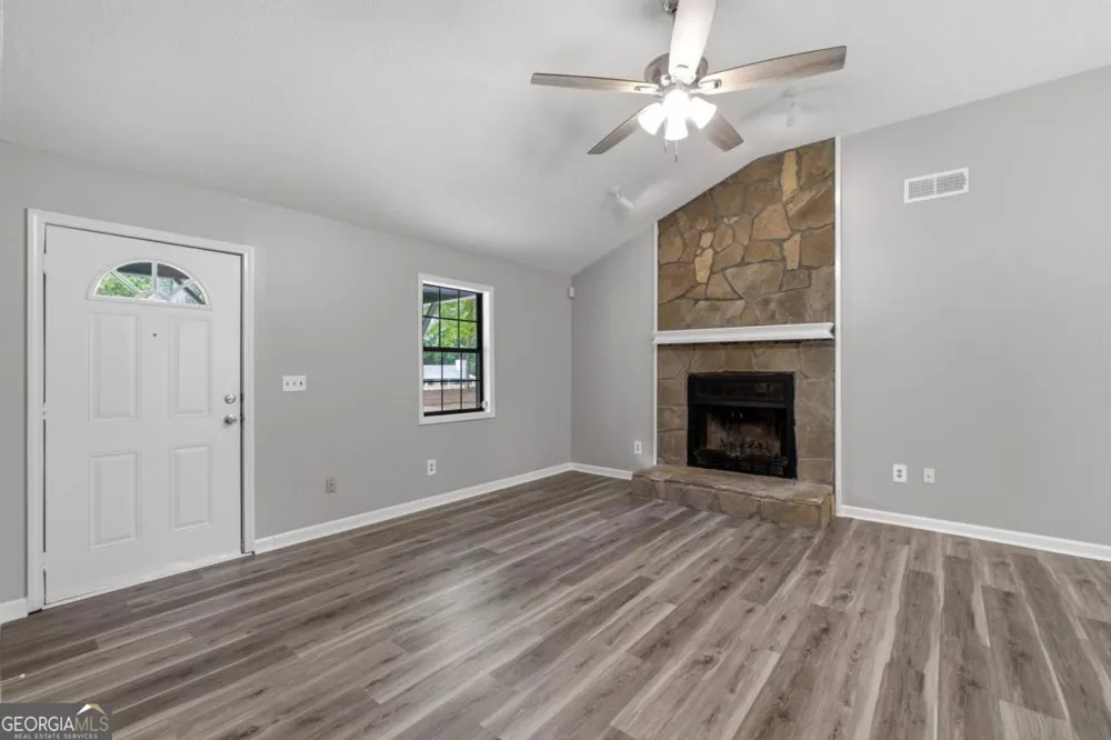 1526 Haynes CT Grayson, GA 30017