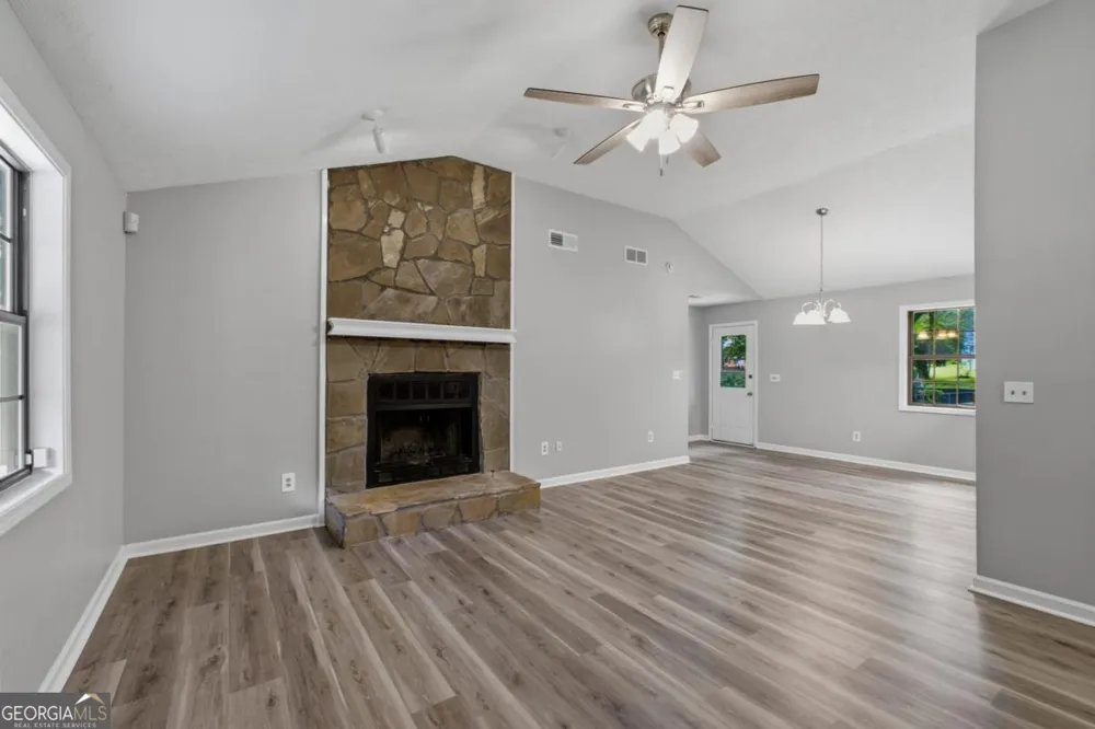 1526 Haynes CT Grayson, GA 30017