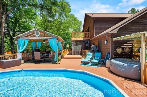 143 Mohegan Trail