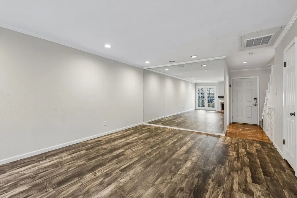 4017 Buena Vista Street #103 Dallas, TX 75204