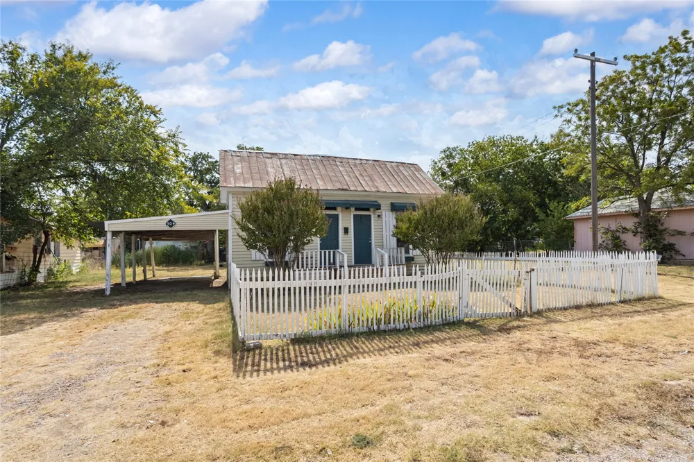 904 Ave F Cisco, TX 76437