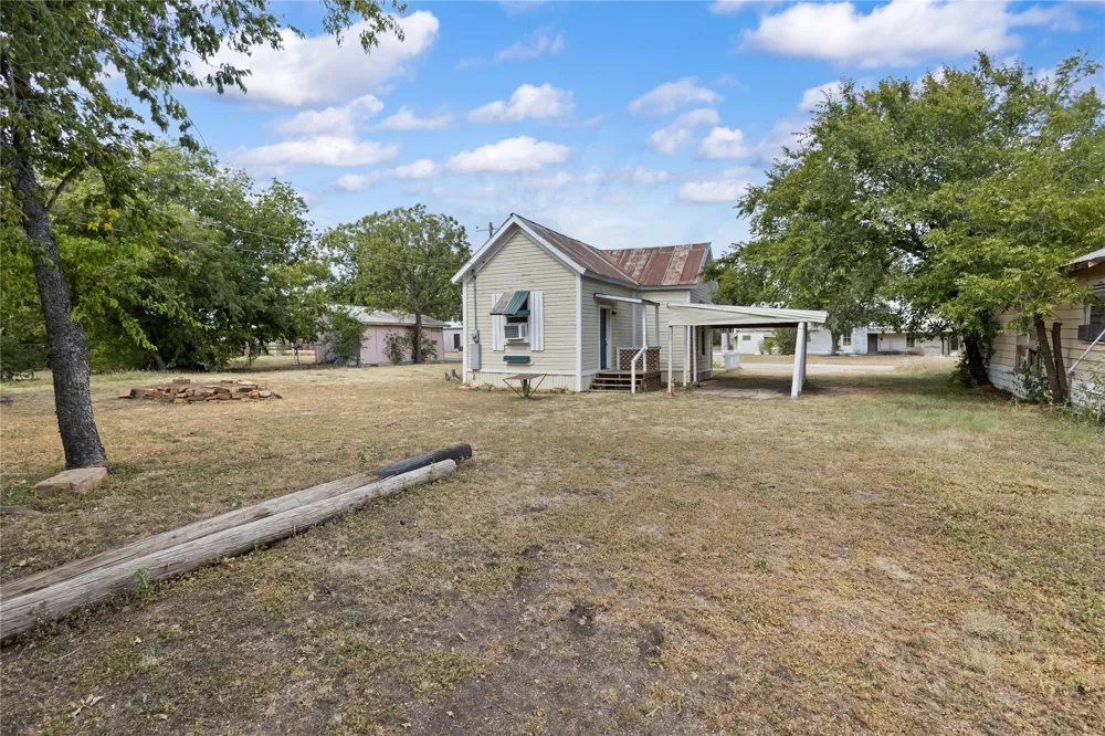 904 Ave F Cisco, TX 76437