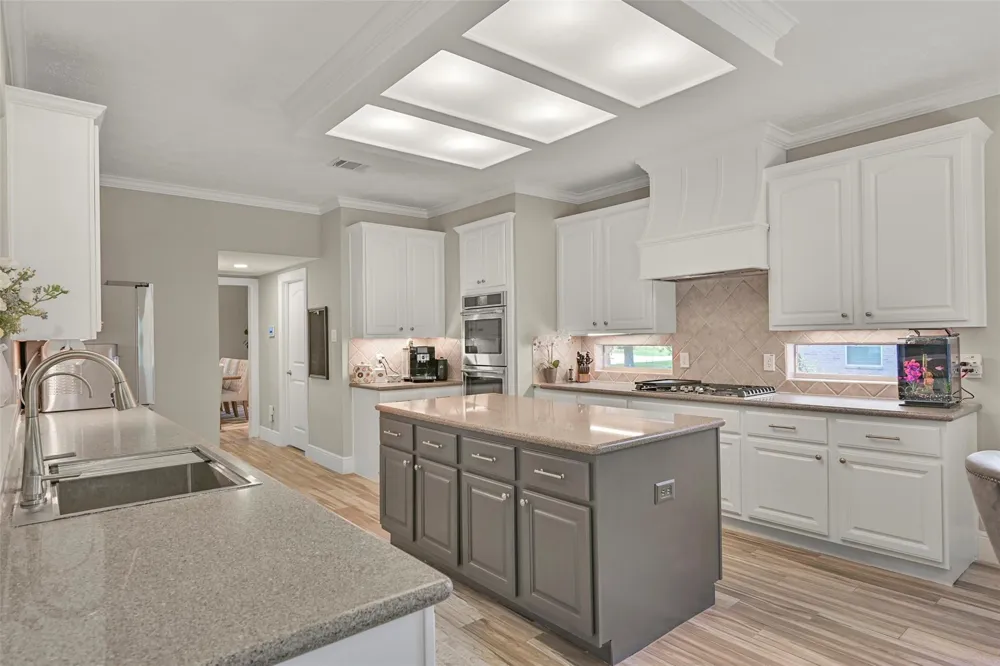 503 Shadywood Drive Friendswood, TX 77546