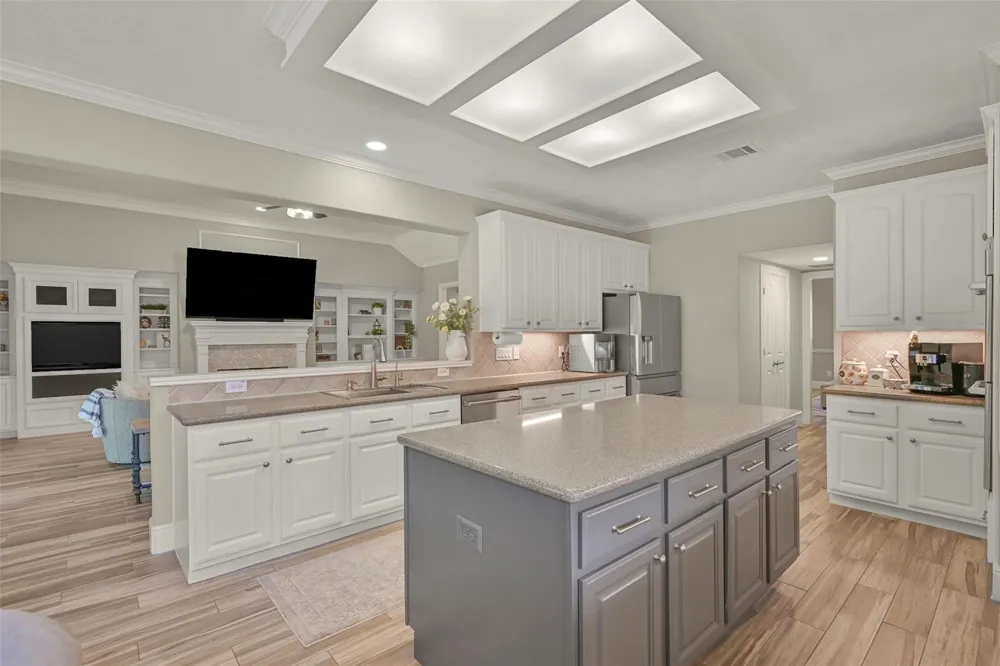 503 Shadywood Drive Friendswood, TX 77546