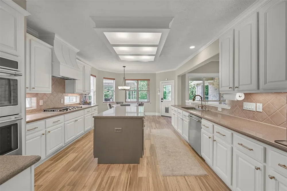 503 Shadywood Drive Friendswood, TX 77546