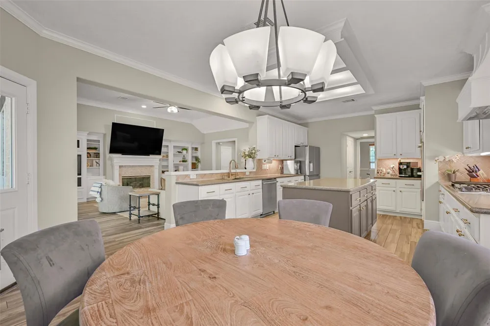 503 Shadywood Drive Friendswood, TX 77546
