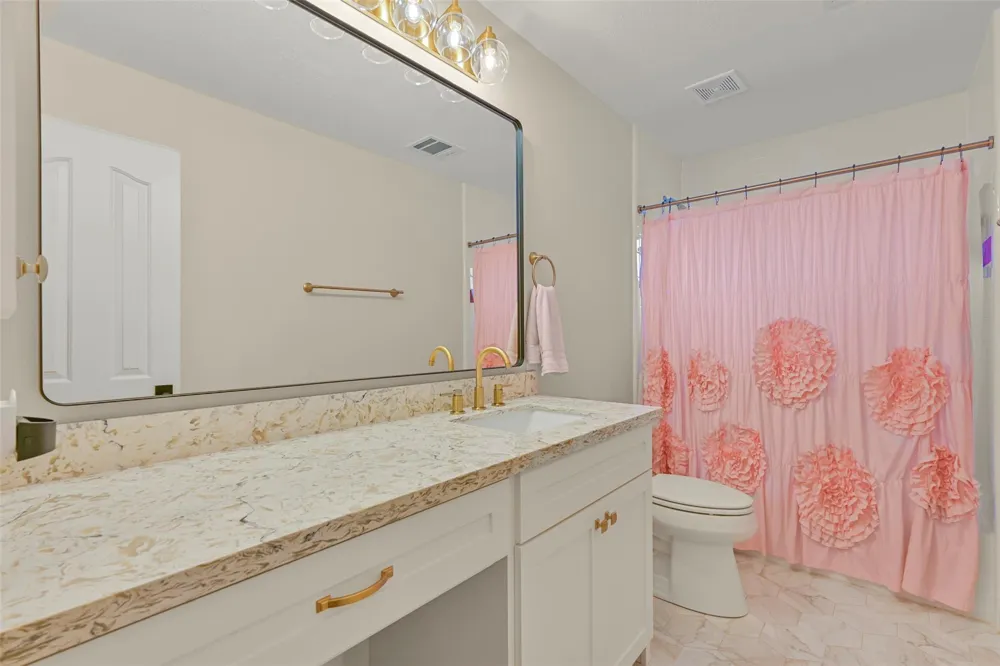 503 Shadywood Drive Friendswood, TX 77546