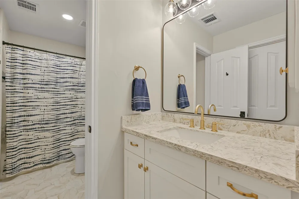 503 Shadywood Drive Friendswood, TX 77546