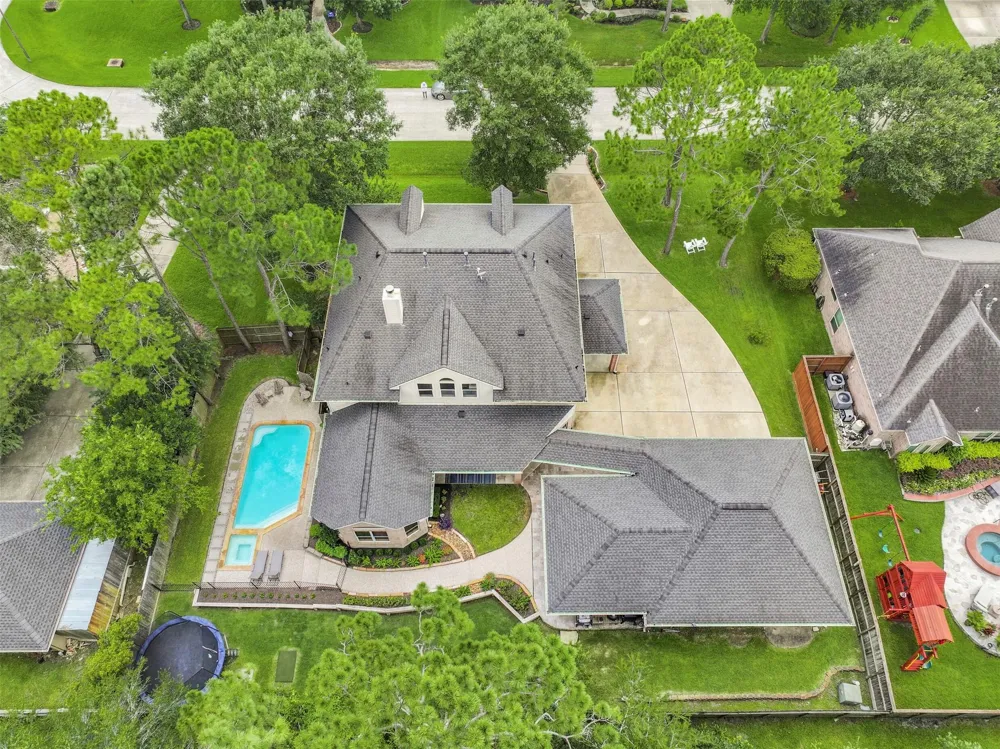 503 Shadywood Drive Friendswood, TX 77546