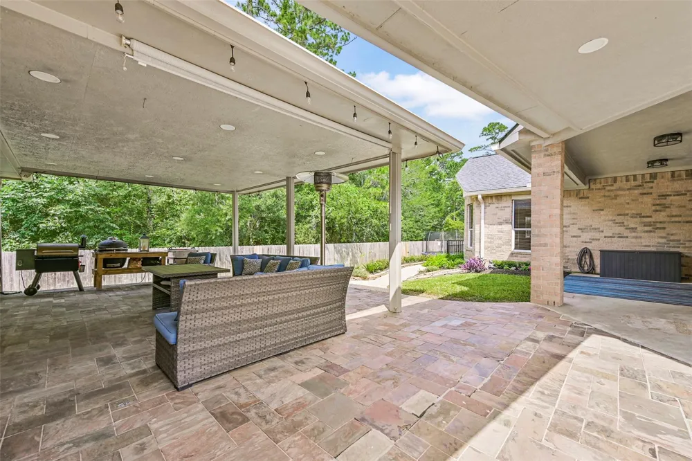 503 Shadywood Drive Friendswood, TX 77546