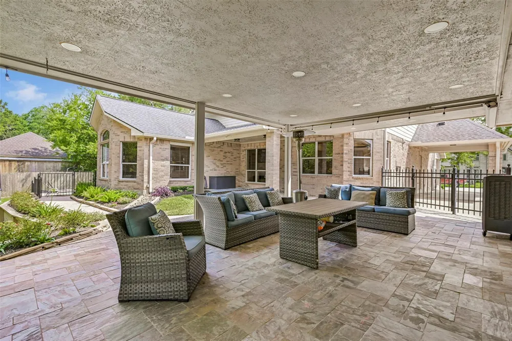 503 Shadywood Drive Friendswood, TX 77546