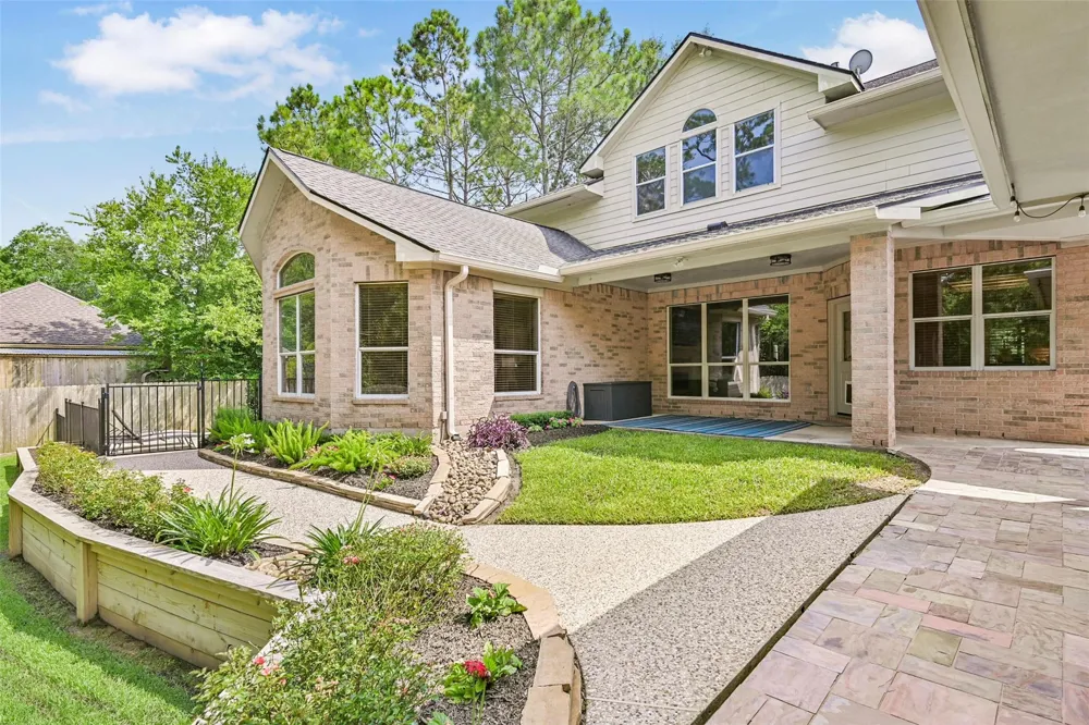 503 Shadywood Drive Friendswood, TX 77546