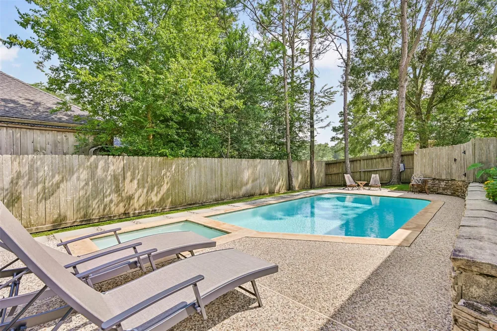 503 Shadywood Drive Friendswood, TX 77546