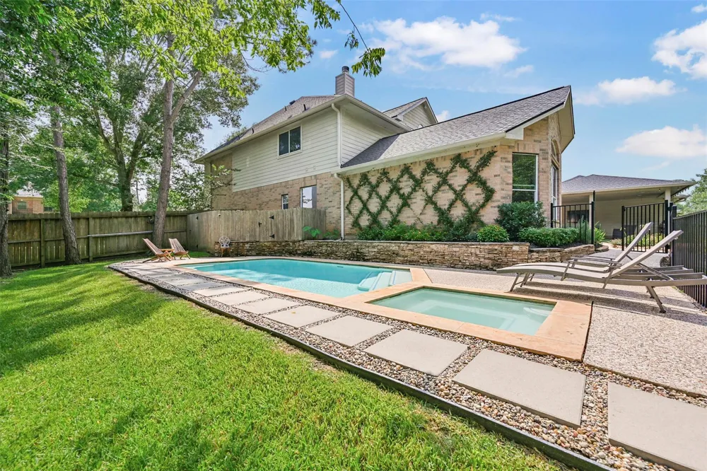503 Shadywood Drive Friendswood, TX 77546