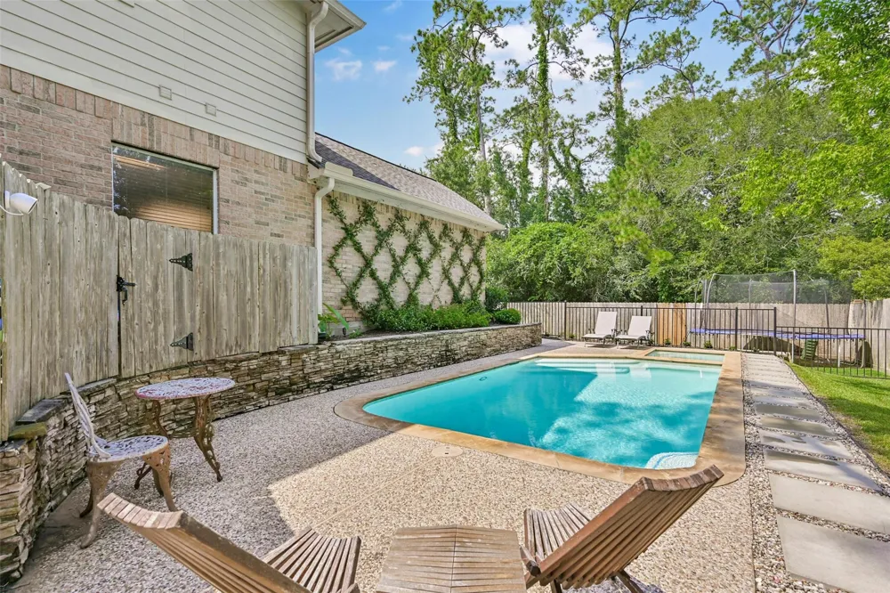 503 Shadywood Drive Friendswood, TX 77546