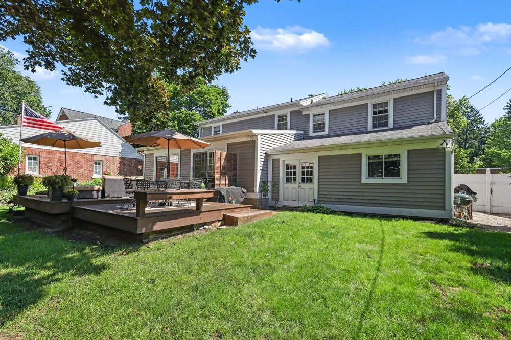 955 San Jose Drive SE East Grand Rapids, MI 49506